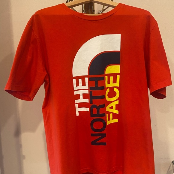 The North Face MENS XL Red tshirt with logo. - Picture 3 of 3